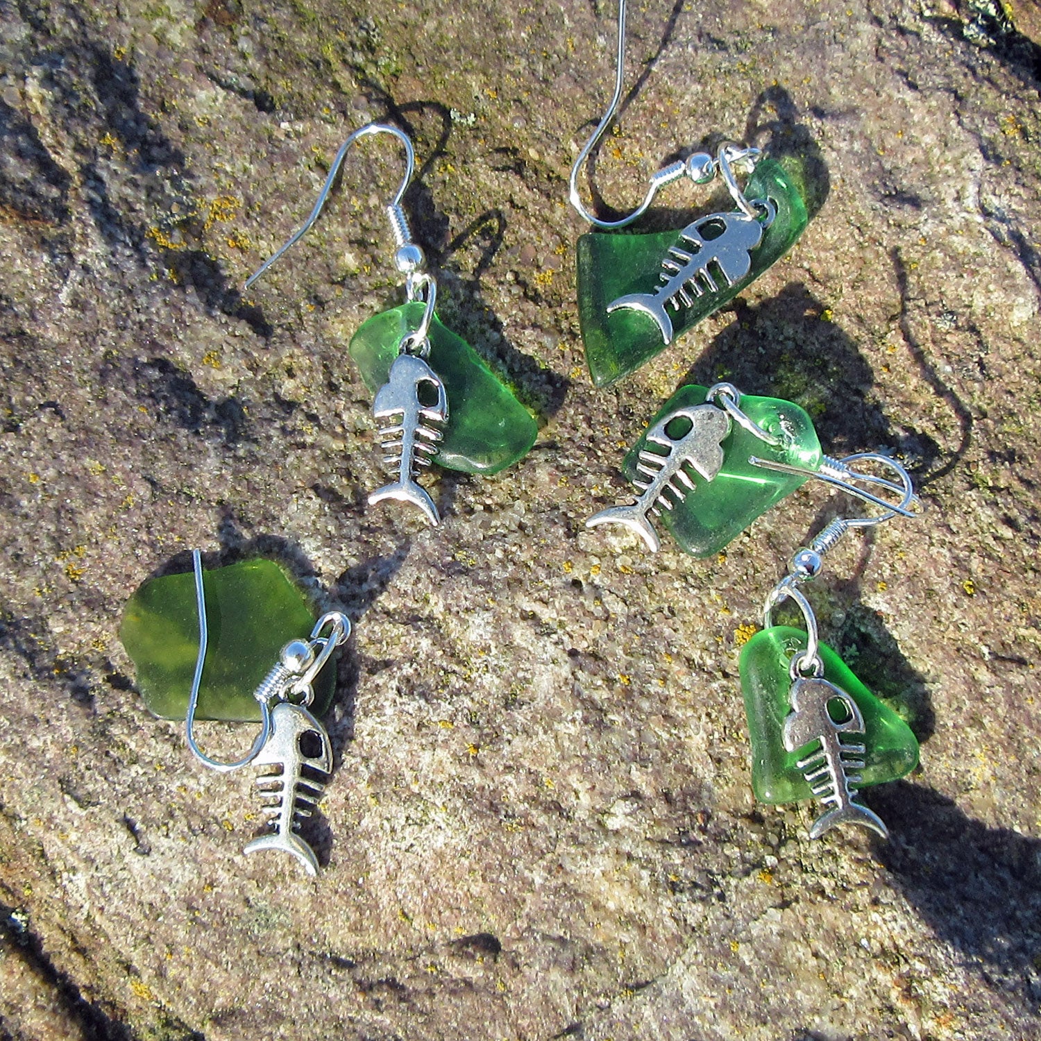 Ohrhänger aus Seeglas und Fischgräte, Unikat