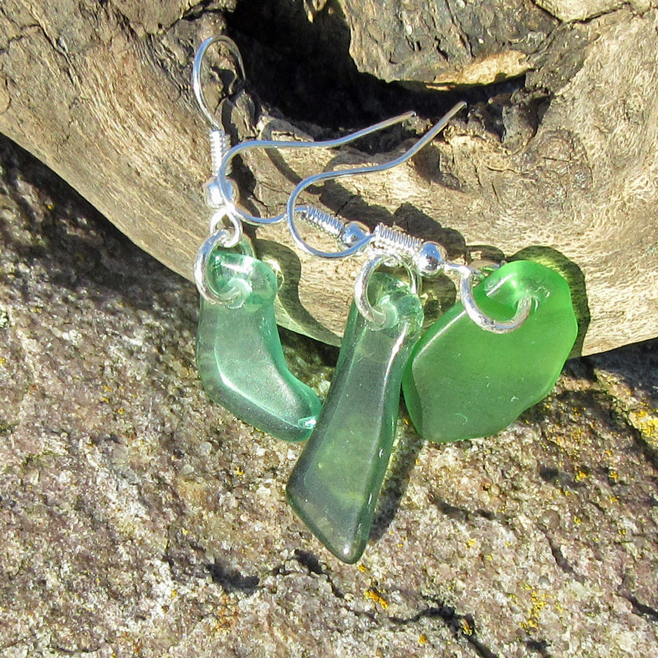 Ohrhänger aus grünem Seeglas und Silber, Unikat