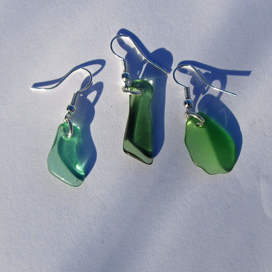 Ohrhänger aus grünem Seeglas und Silber, Unikat