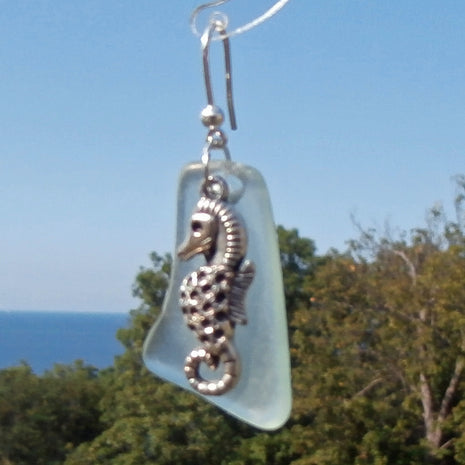 Ohrhänger aus Seeglas mit Seepferdchen, 4,8 cm