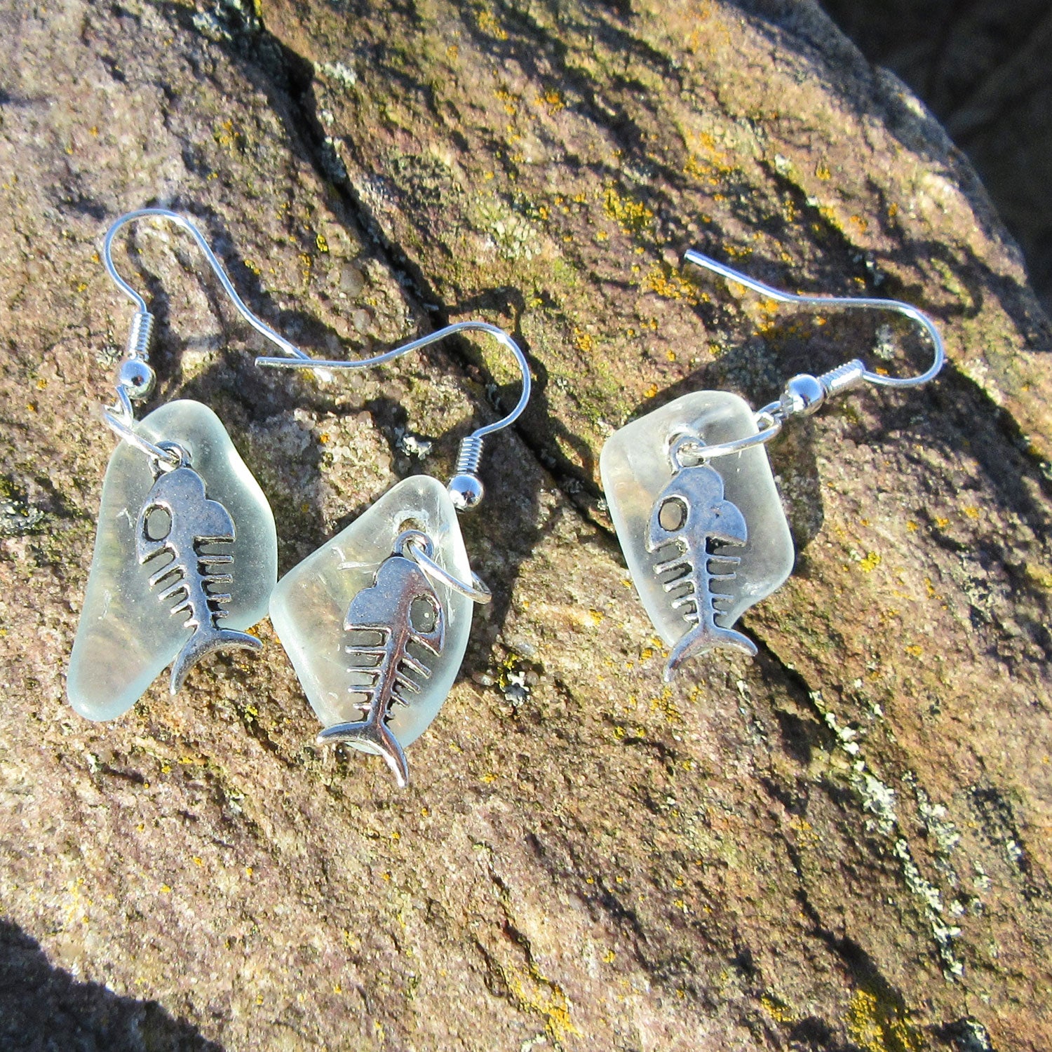 Ohrhänger aus Seeglas und Fischgräte, Unikat