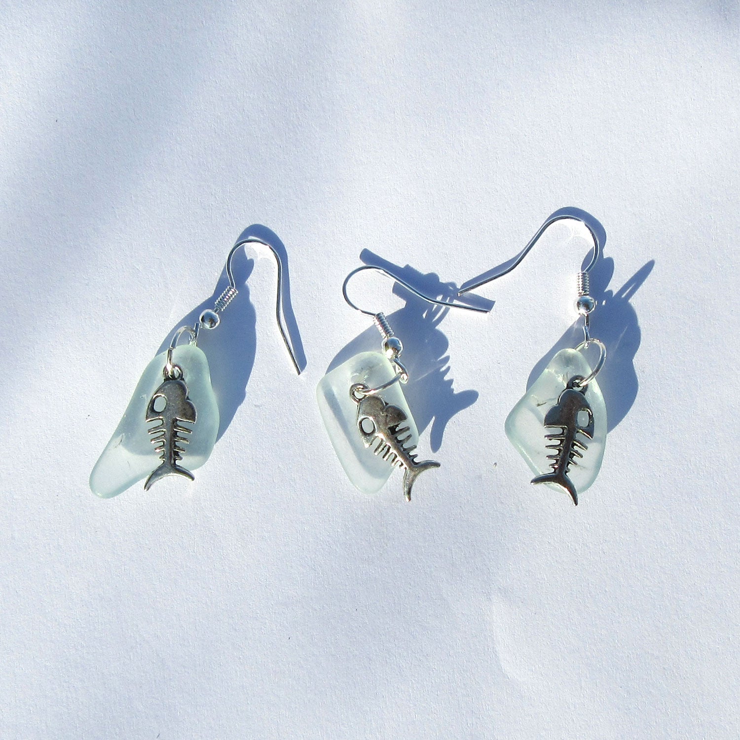 Ohrhänger aus Seeglas und Fischgräte, Unikat