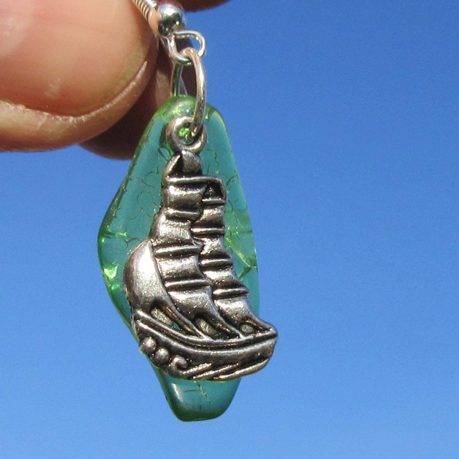 Ohrhänger aus Seeglas und Windjammer, Unikat