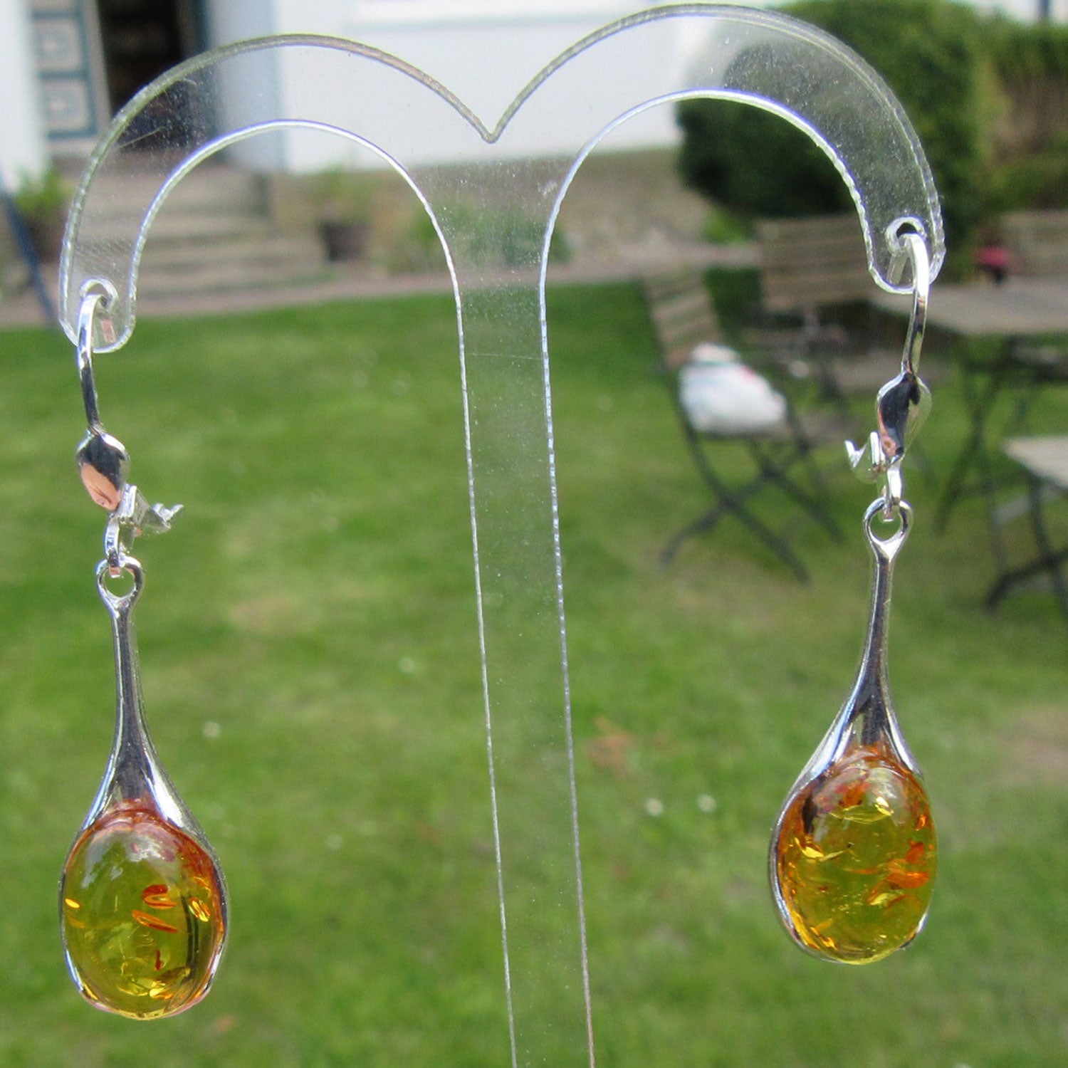 Bernsteinohrhänger in Silber, tropfenförmig, Unikat