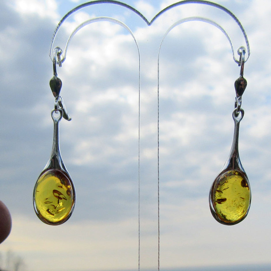 Bernsteinohrhänger in Silber, tropfenförmig, Unikat