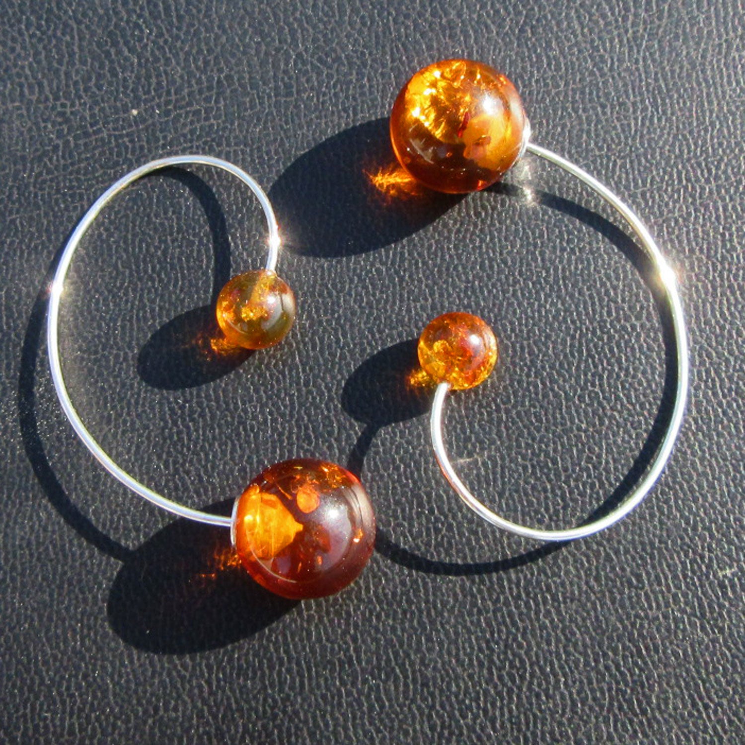 Bernstein-Ohrhänger mit großen und kleinen Perlen, Unikat