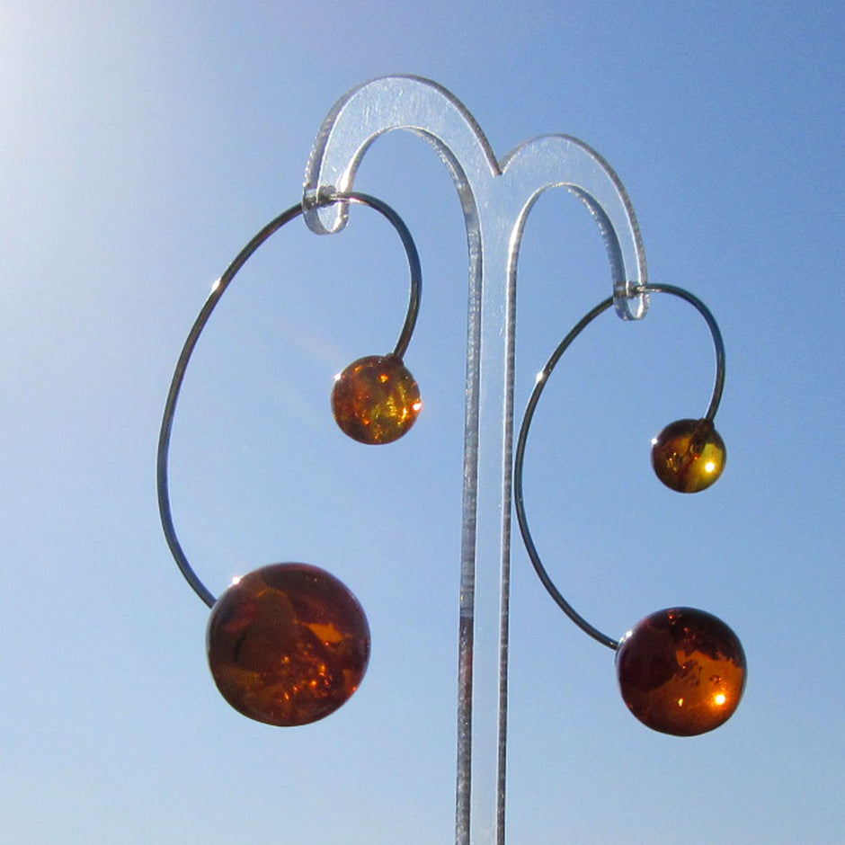 Bernstein-Ohrhänger mit großen und kleinen Perlen, Unikat