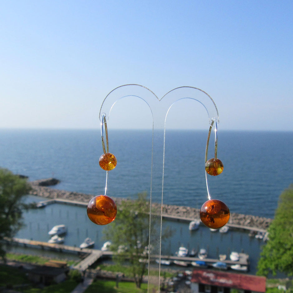 Bernstein-Ohrhänger mit großen und kleinen Perlen, Unikat