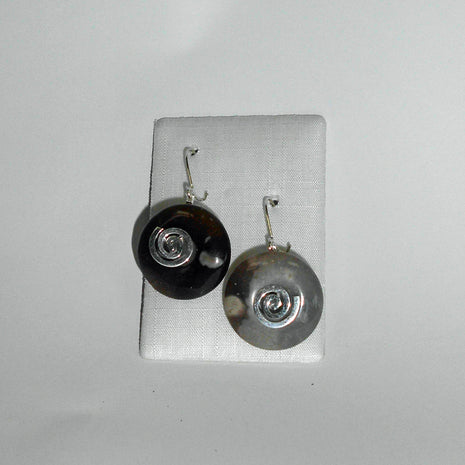 Ohrhänger aus Feuerstein mit silberner Spirale, Unikat