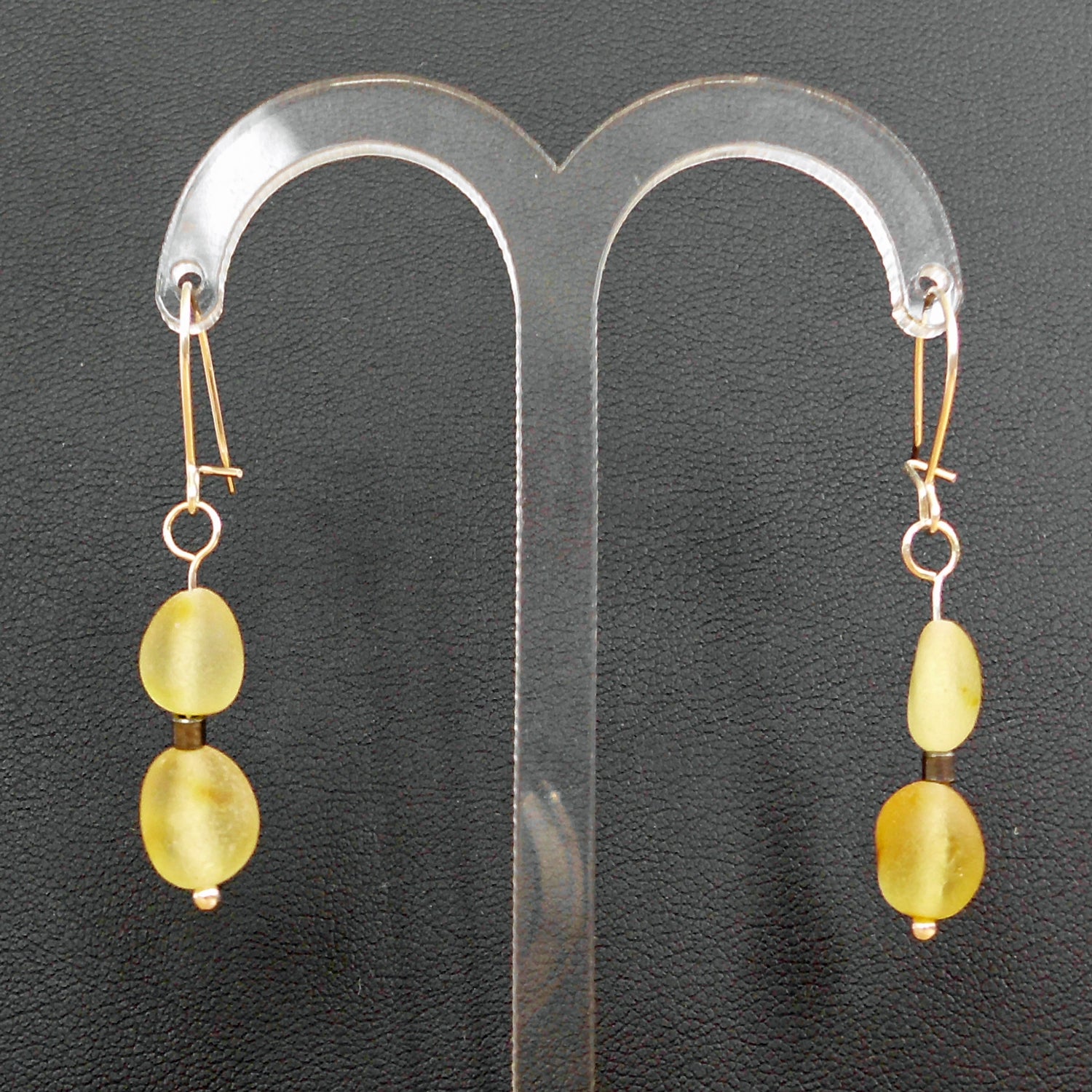 Ohrhänger aus Silber mit unpolierten Bernstein-Edelsteinen