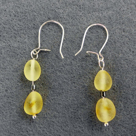 Ohrhänger aus Silber mit unpolierten Bernstein-Edelsteinen