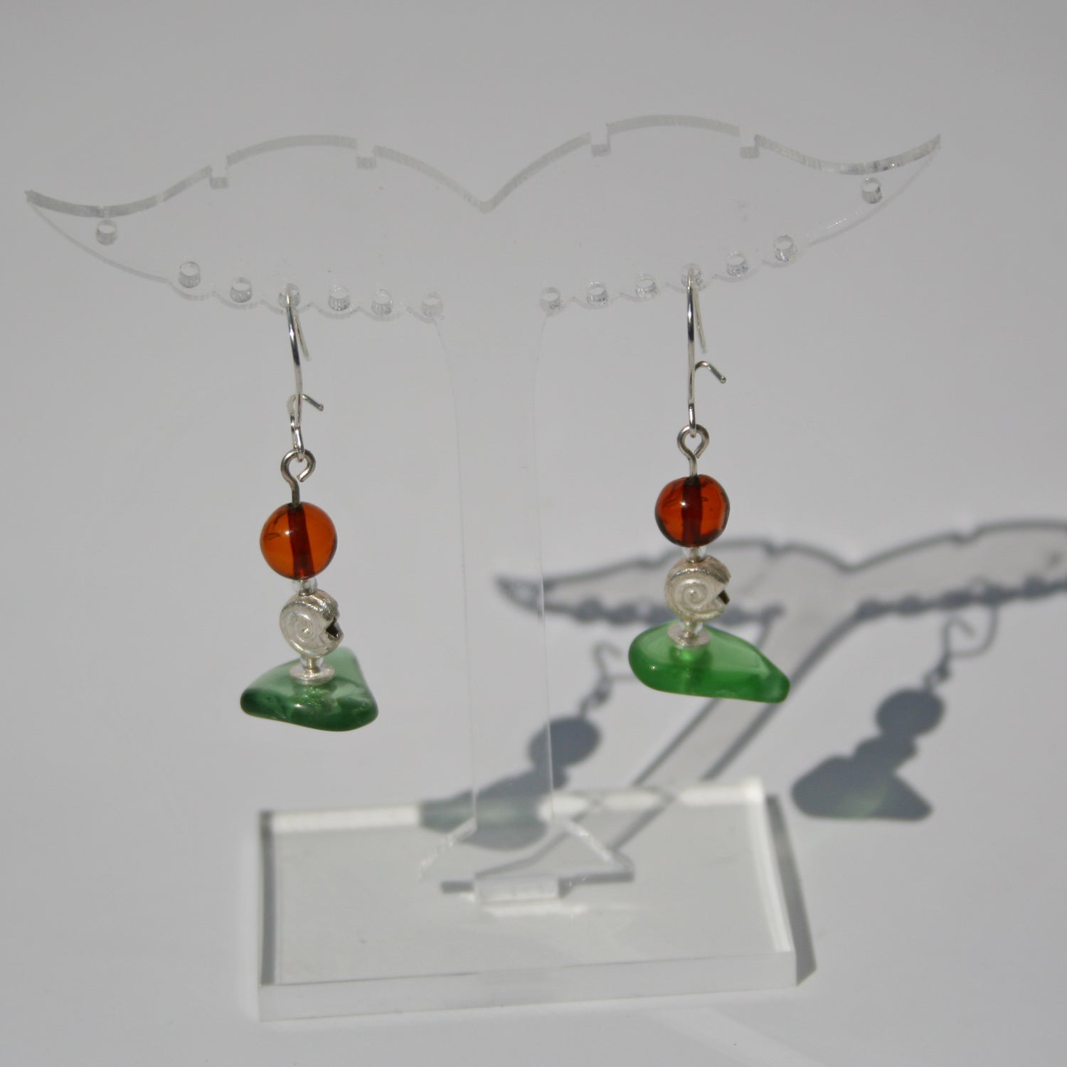 Ohrhänger Schnecke aus Bernstein und Seeglas