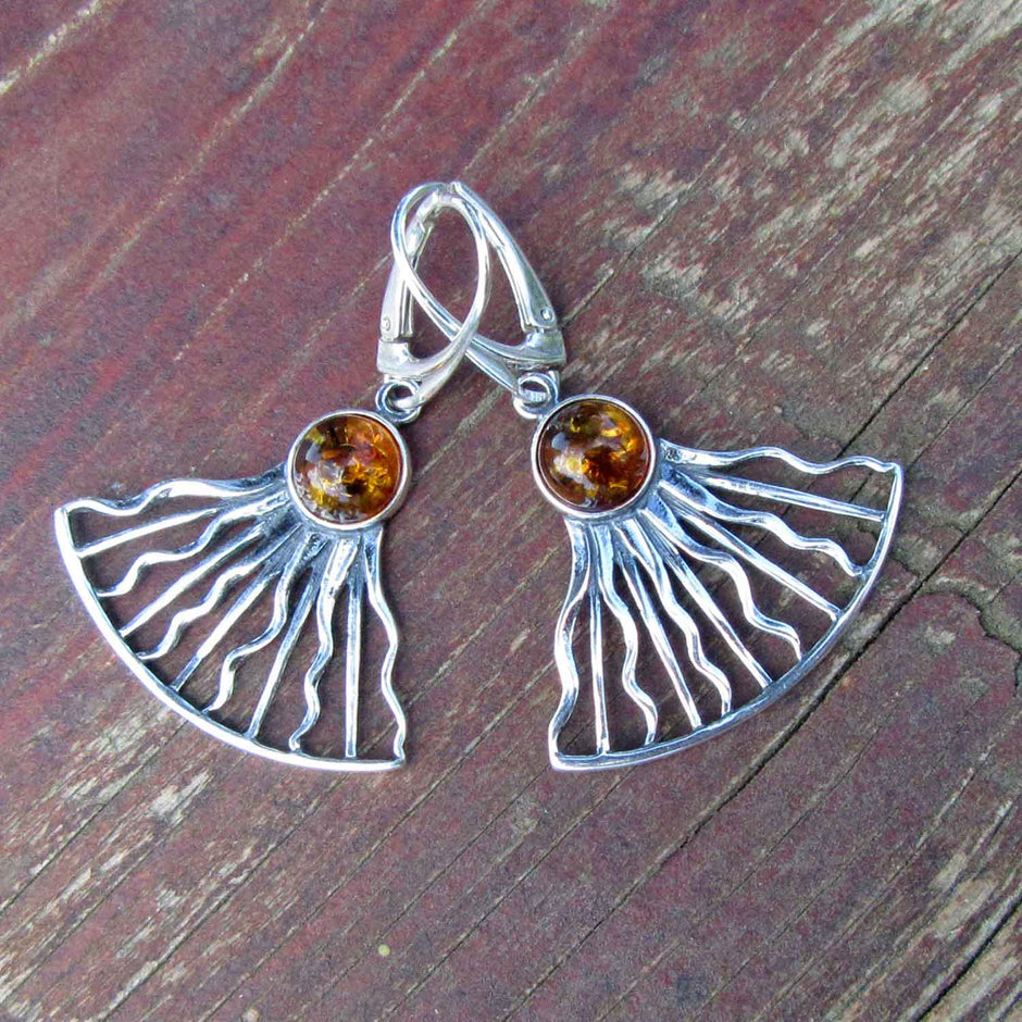Silberne Ohrhänger mit Bernstein, Viertelsonne oder Fächer