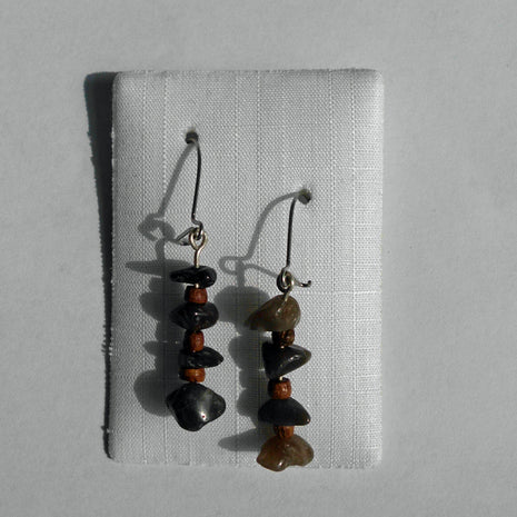 Ohrhänger aus Feuersteinen und Holzperlen, Unikat