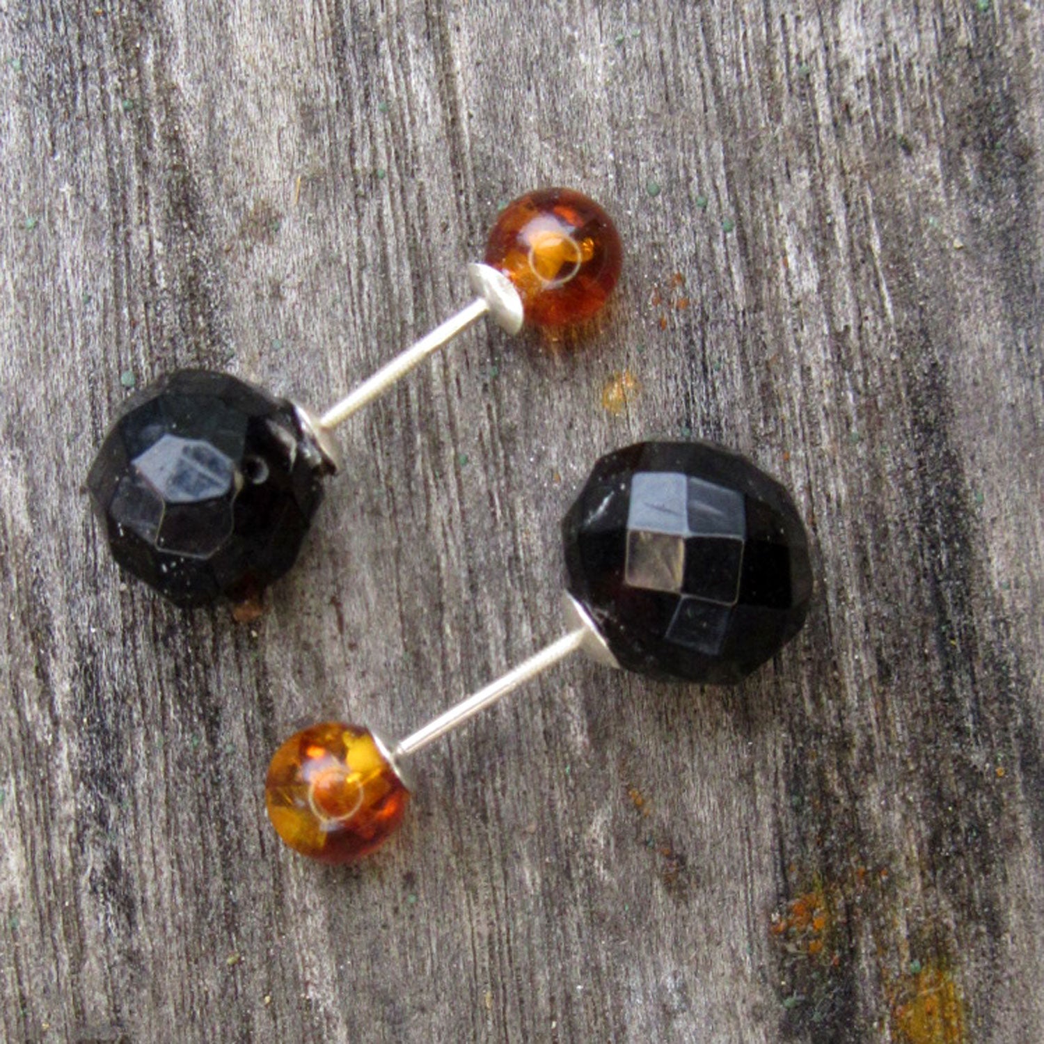 Ohrstecker aus Bernstein in kirschrot und cognac, Unikat