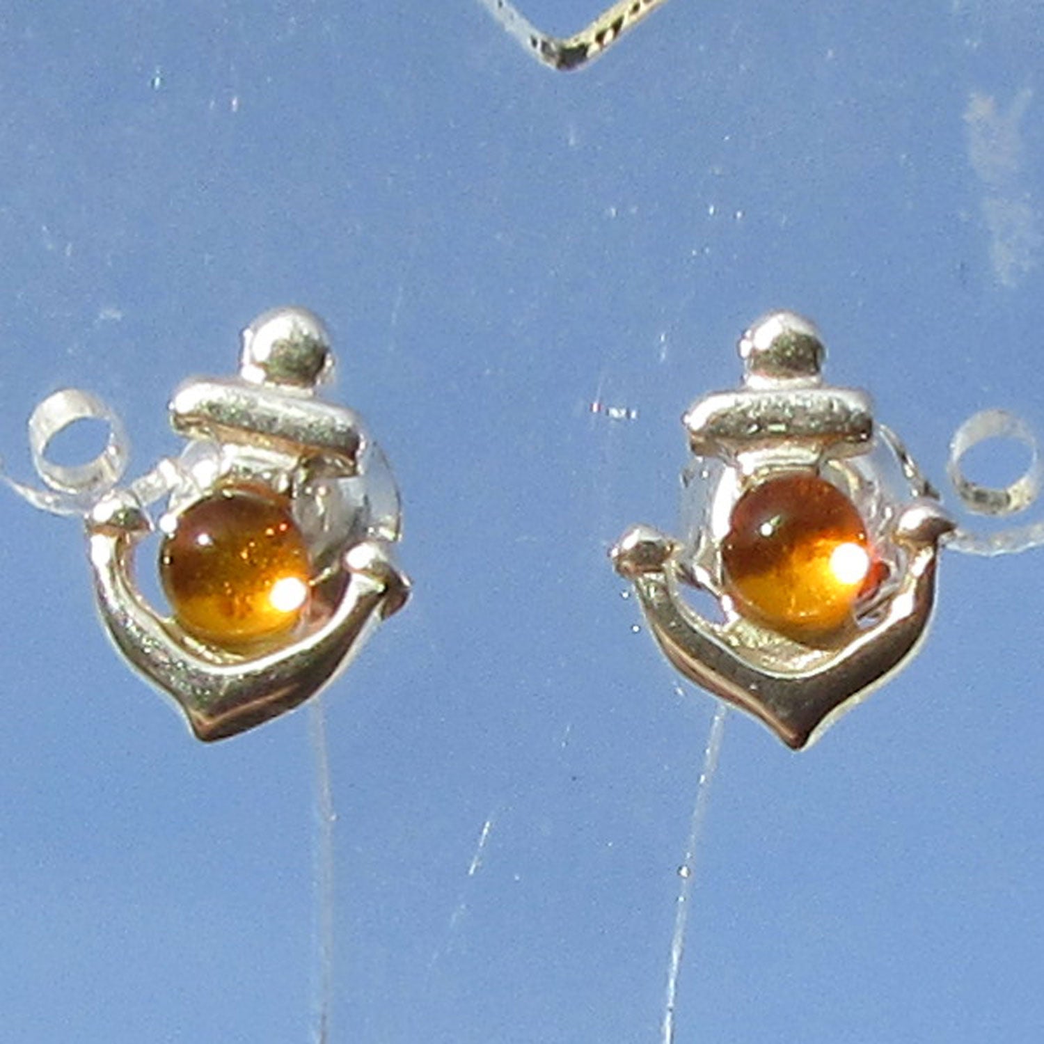 Ohrstecker Anker mit goldfarbener Bernsteinperle, Unikat