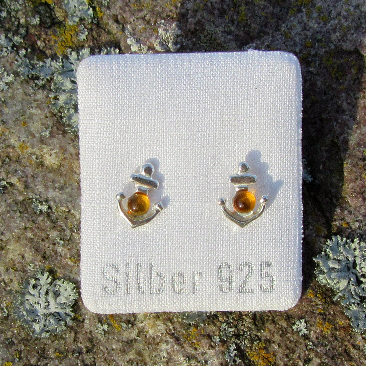 Ohrstecker Anker mit goldfarbener Bernsteinperle, Unikat