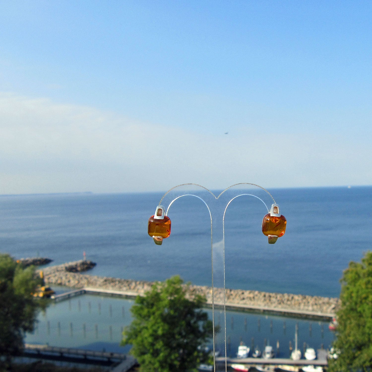 Einzelstück: Edle Ohrstecker aus kognacfarbenem Bernstein