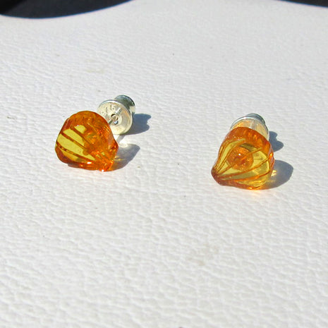 Einzelstück Ohrstecker Muschel aus Bernstein und Silber