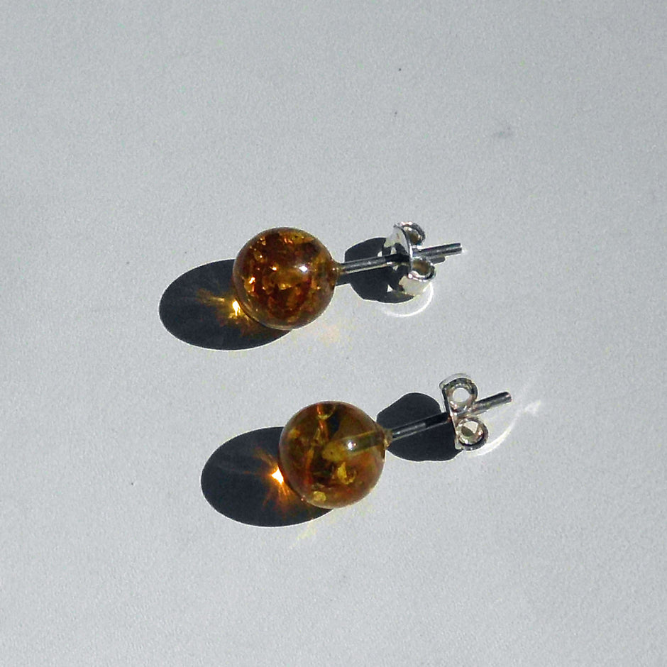 Ohrstecker aus kognacfarbenem Bernstein und Silber 925