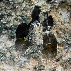 Ohrstecker aus unpoliertem Moorbernstein, Silber 925