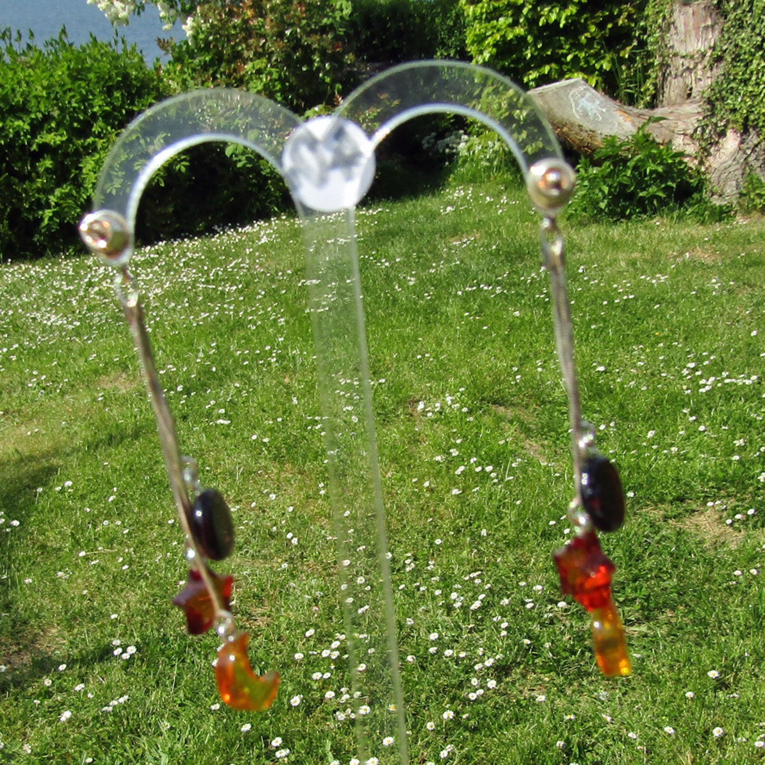 Lange Ohrhänger aus Silber mit Sonne, Mond und Stern aus Bernstein