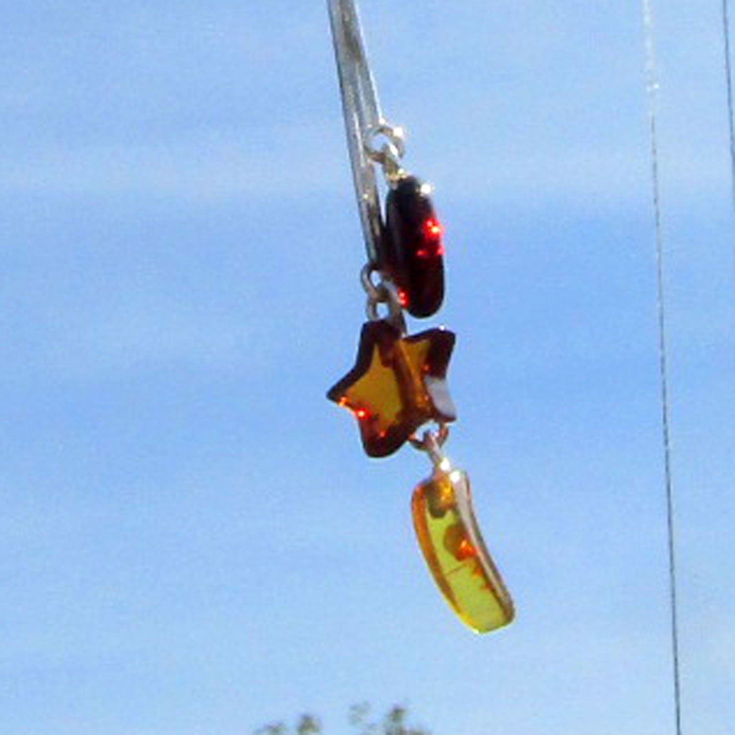 Lange Ohrhänger aus Silber mit Sonne, Mond und Stern aus Bernstein