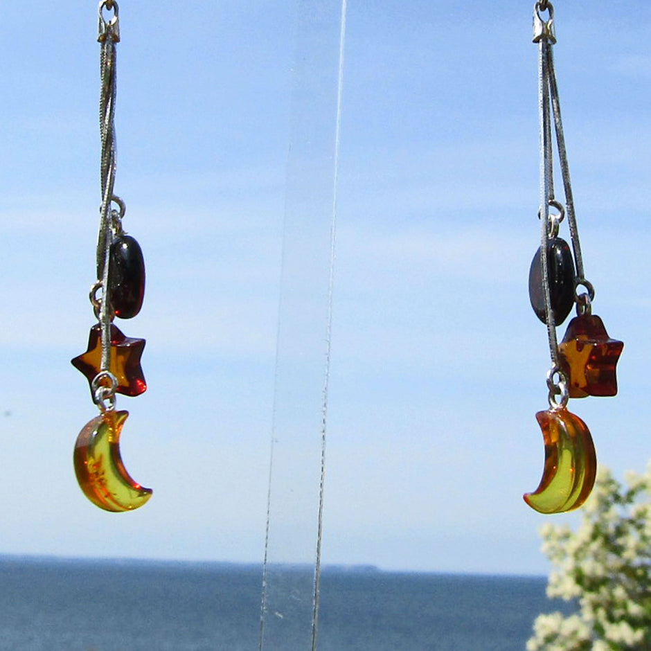 Lange Ohrhänger aus Silber mit Sonne, Mond und Stern aus Bernstein