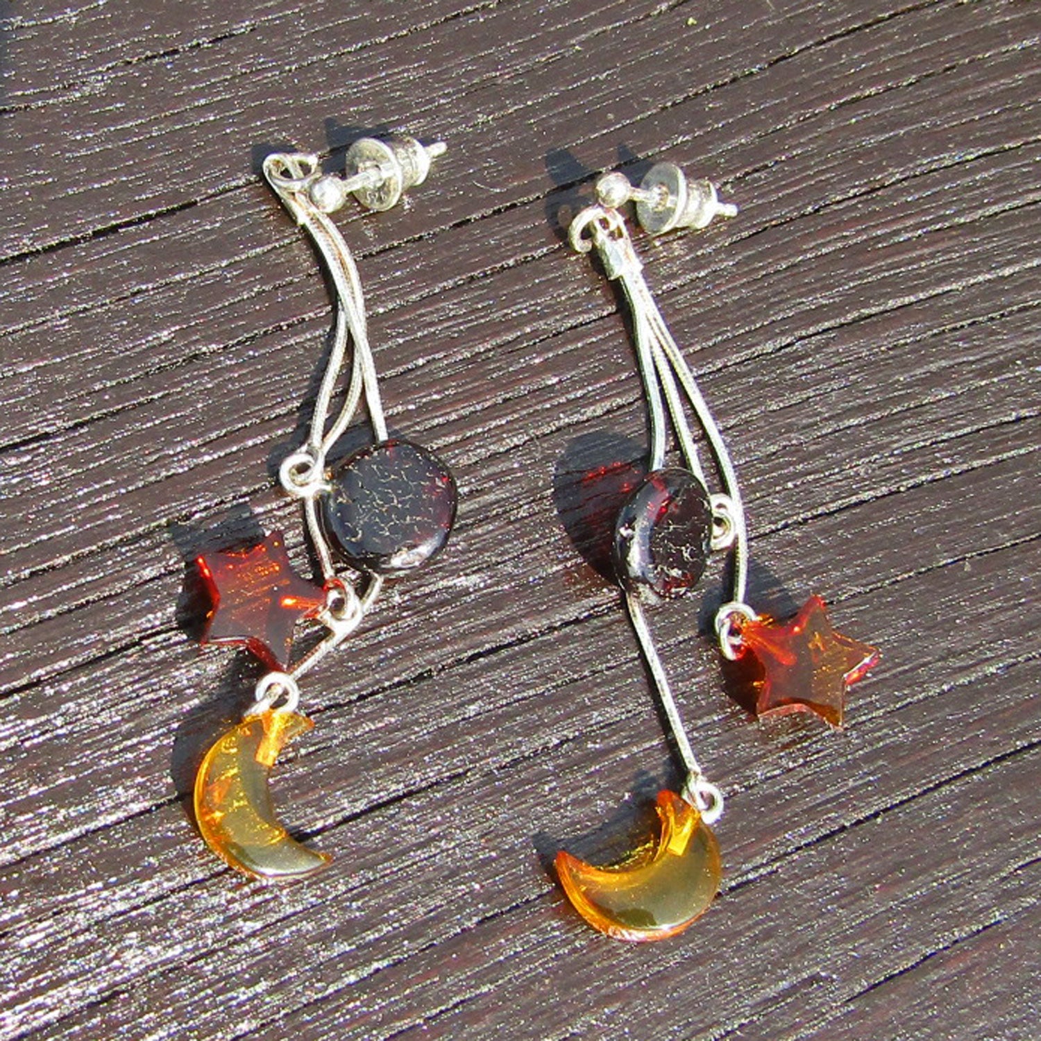 Lange Ohrhänger aus Silber mit Sonne, Mond und Stern aus Bernstein