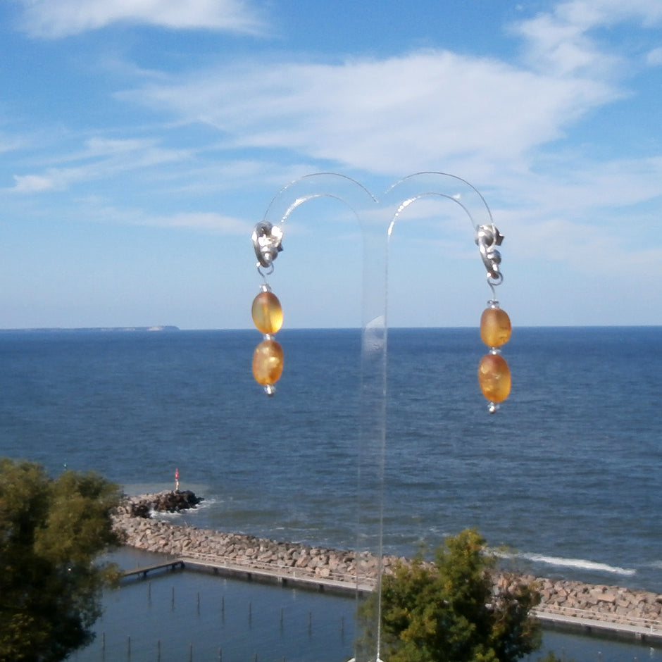 Silberne Creolen mit unpolierten Bernsteinen, Einzelstück