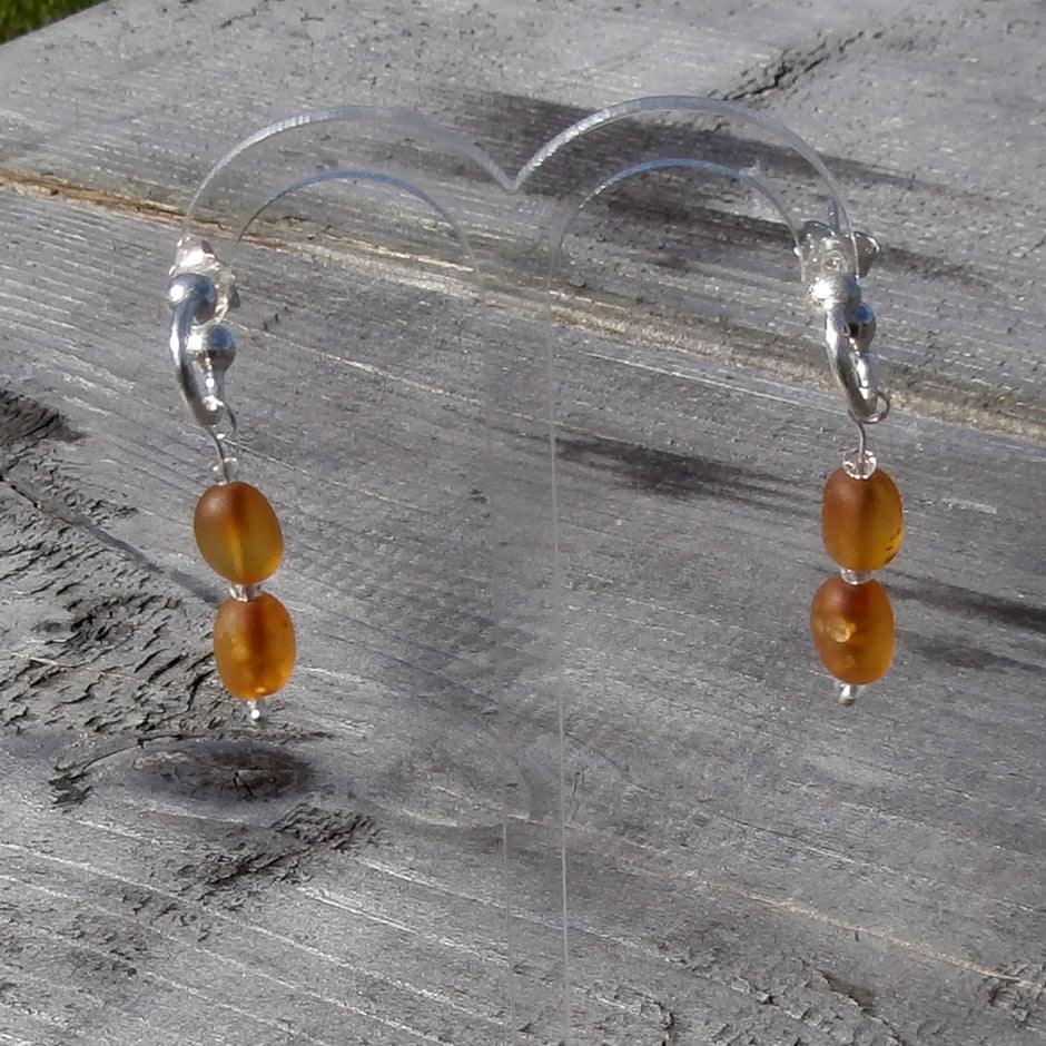 Silberne Creolen mit unpolierten Bernsteinen, Einzelstück