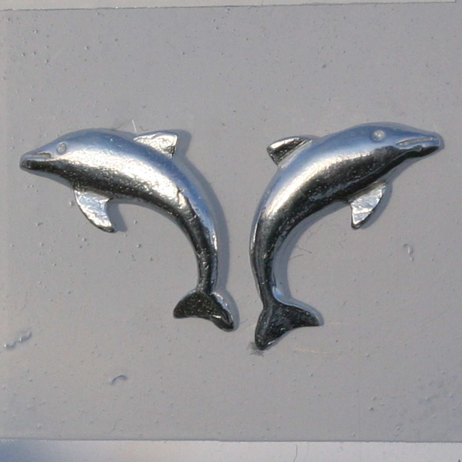 Ohrstecker aus 925 Silber in Delfinform, Unikat