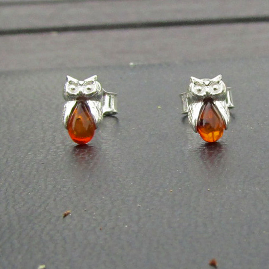 Kleine Ohrstecker Eule aus Bernstein und Silber 925
