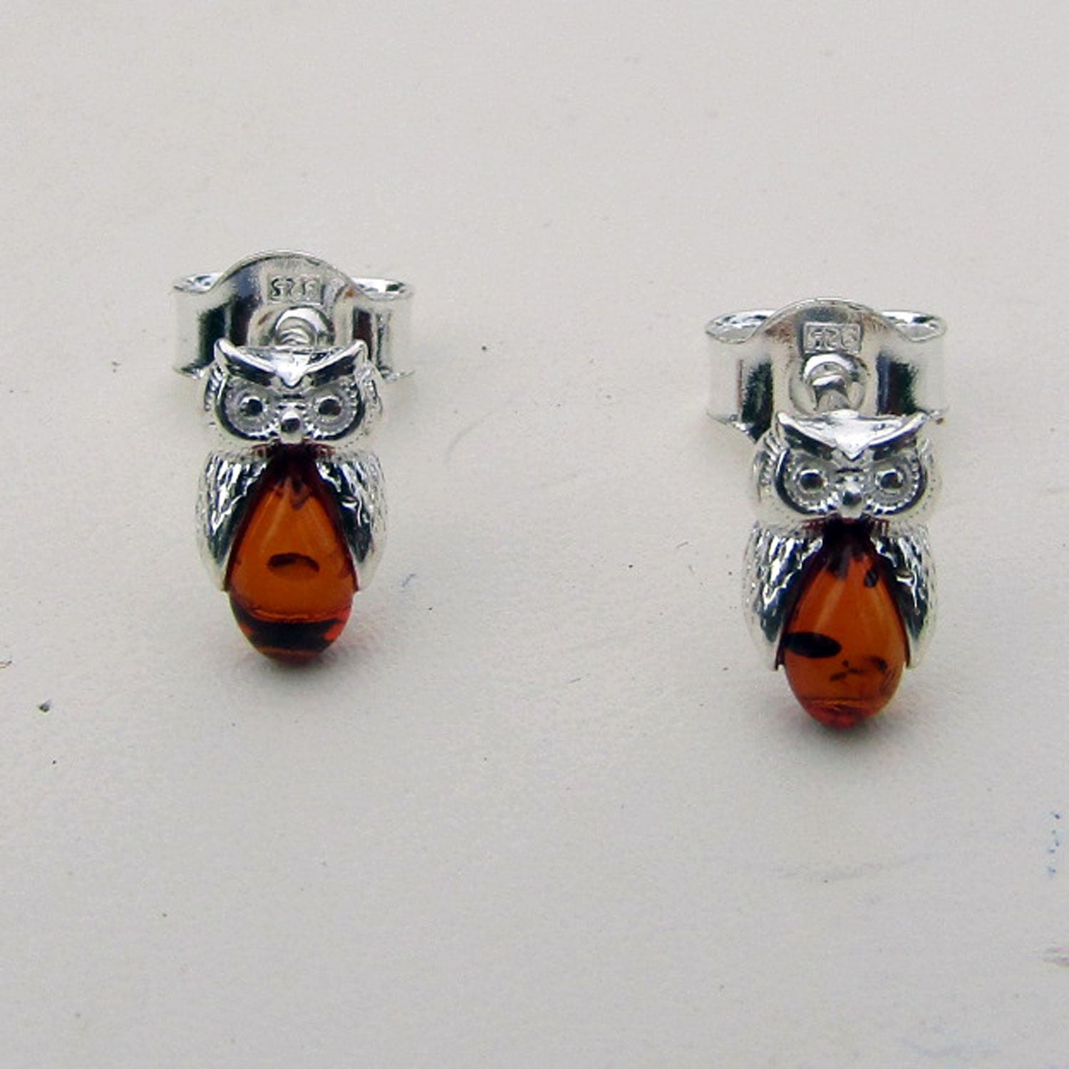 Kleine Ohrstecker Eule aus Bernstein und Silber 925