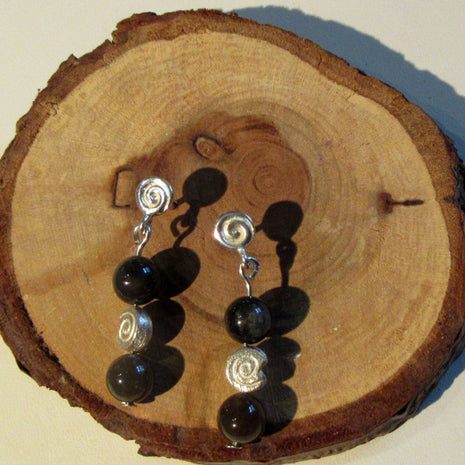 Spiralohrstecker mit Feuerstein und Silber-Schnecke