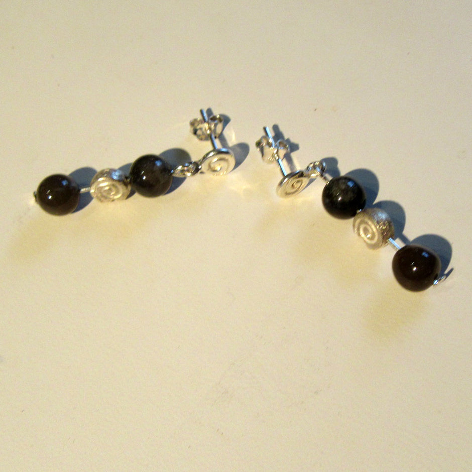 Spiralohrstecker mit Feuerstein und Silber-Schnecke