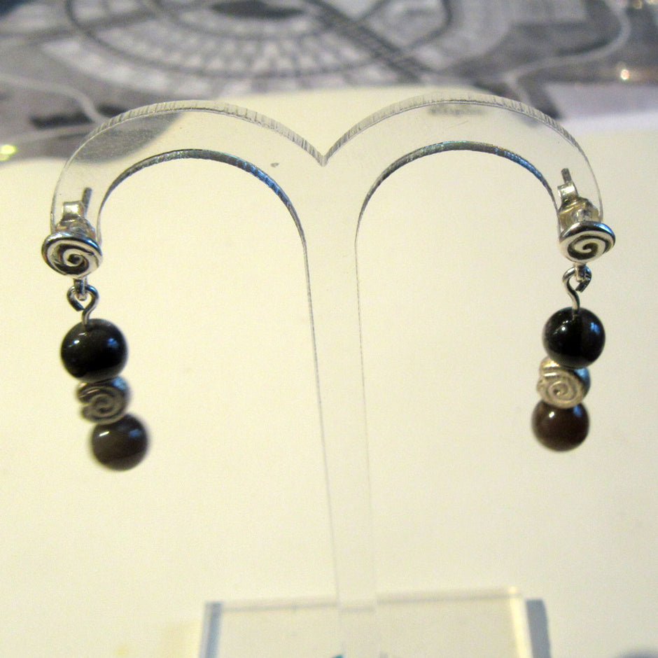 Spiralohrstecker mit Feuerstein und Silber-Schnecke