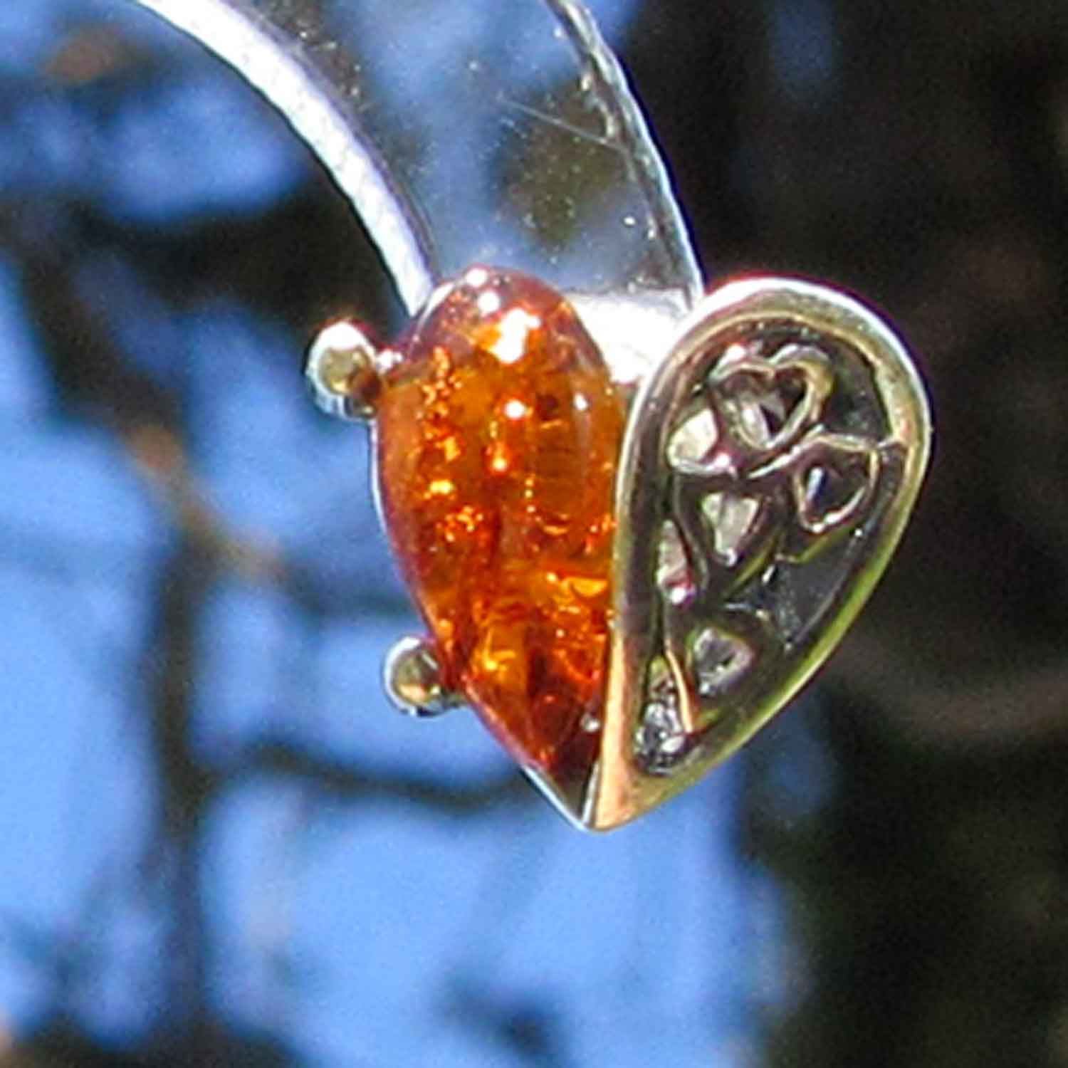 Edle Herz-Ohrstecker aus Bernstein und Silber 925, Unikat