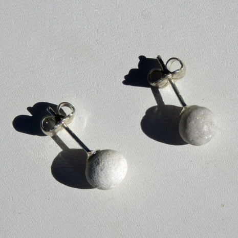 Ohrstecker aus fossilen Kalkschwämmen von Rügen