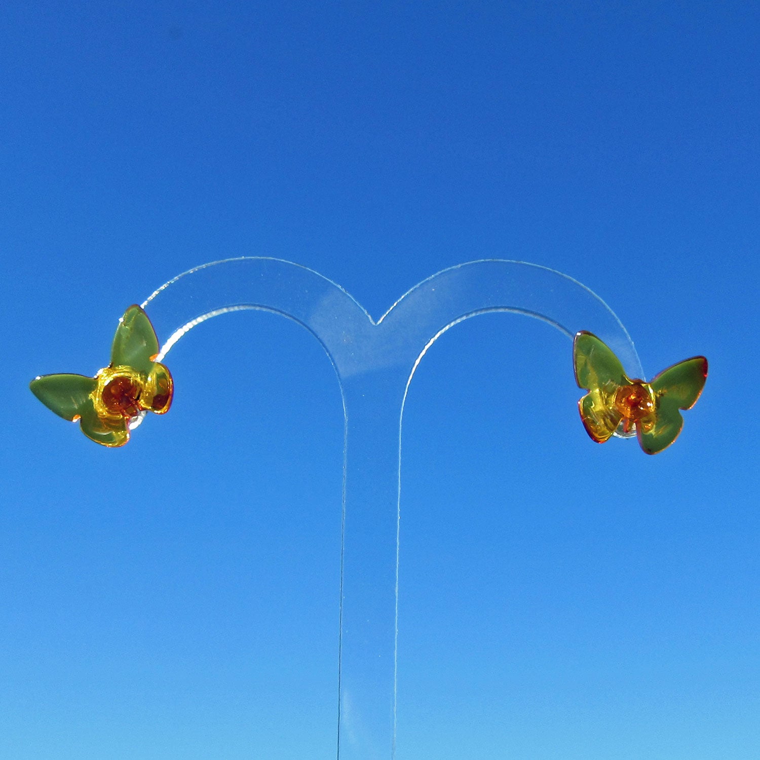 Schicke Ohrstecker aus Bernstein als Schmetterling