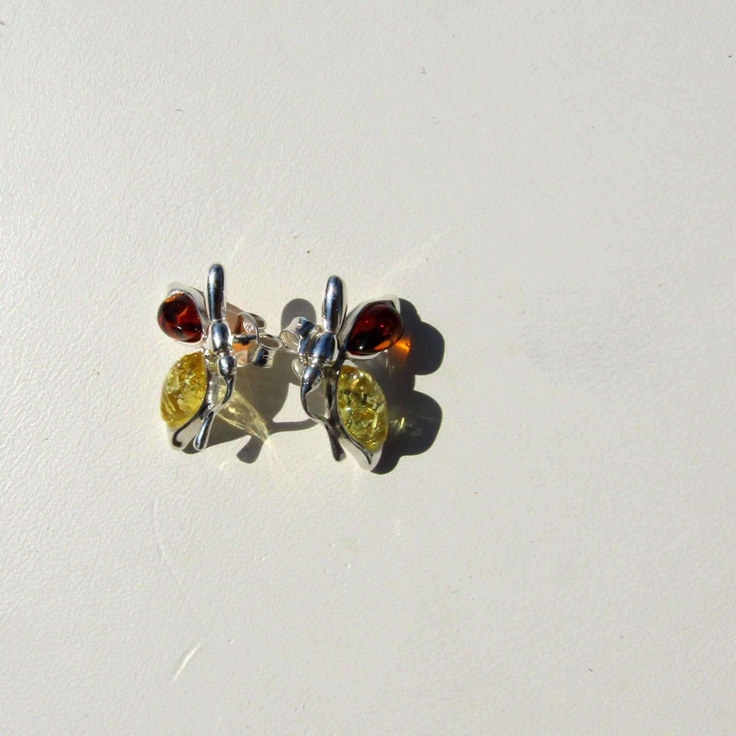 Ohrstecker Schmetterling aus Bernstein und Silber 925