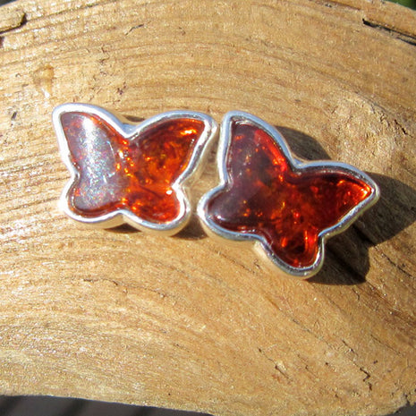 Filigrane Ohrstecker aus Bernstein im Schmetterlingsdesign