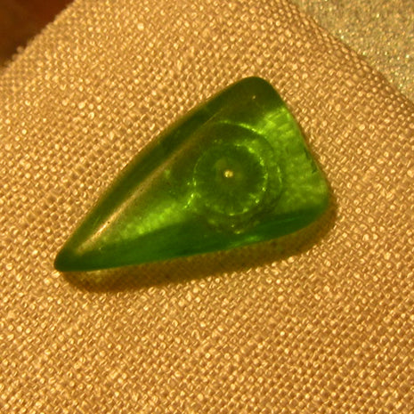 Eleganter Ohrstecker aus grünem Seeglas, Unikat