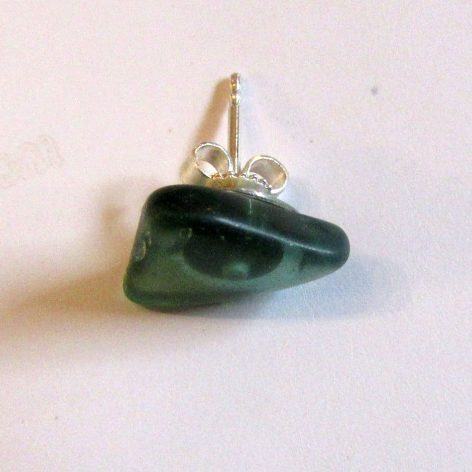 Ohrstecker aus grünem Seeglas und Silber, Unikat