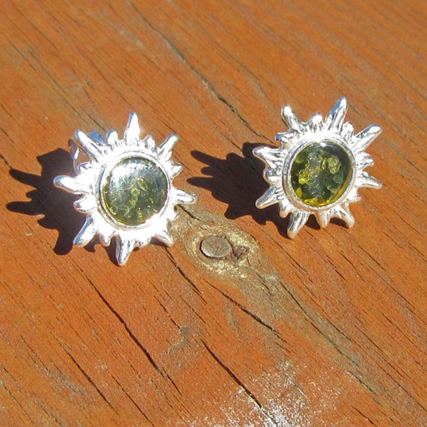 Ohrstecker Sonne aus kognacfarbenem Bernstein, Unikat