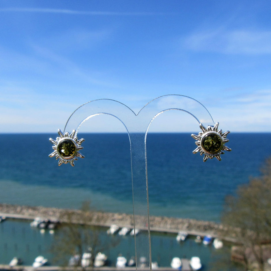 Ohrstecker Sonne aus kognacfarbenem Bernstein, Unikat