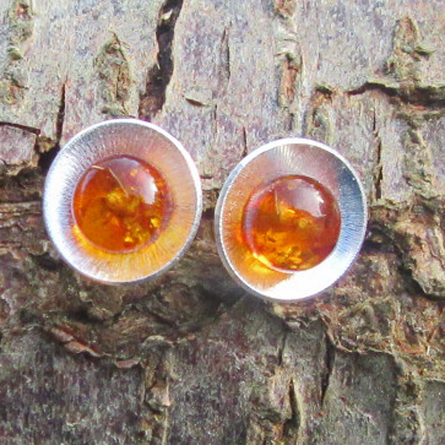 Ohrstecker aus 925er Silber mit sonnengelben Bernstein