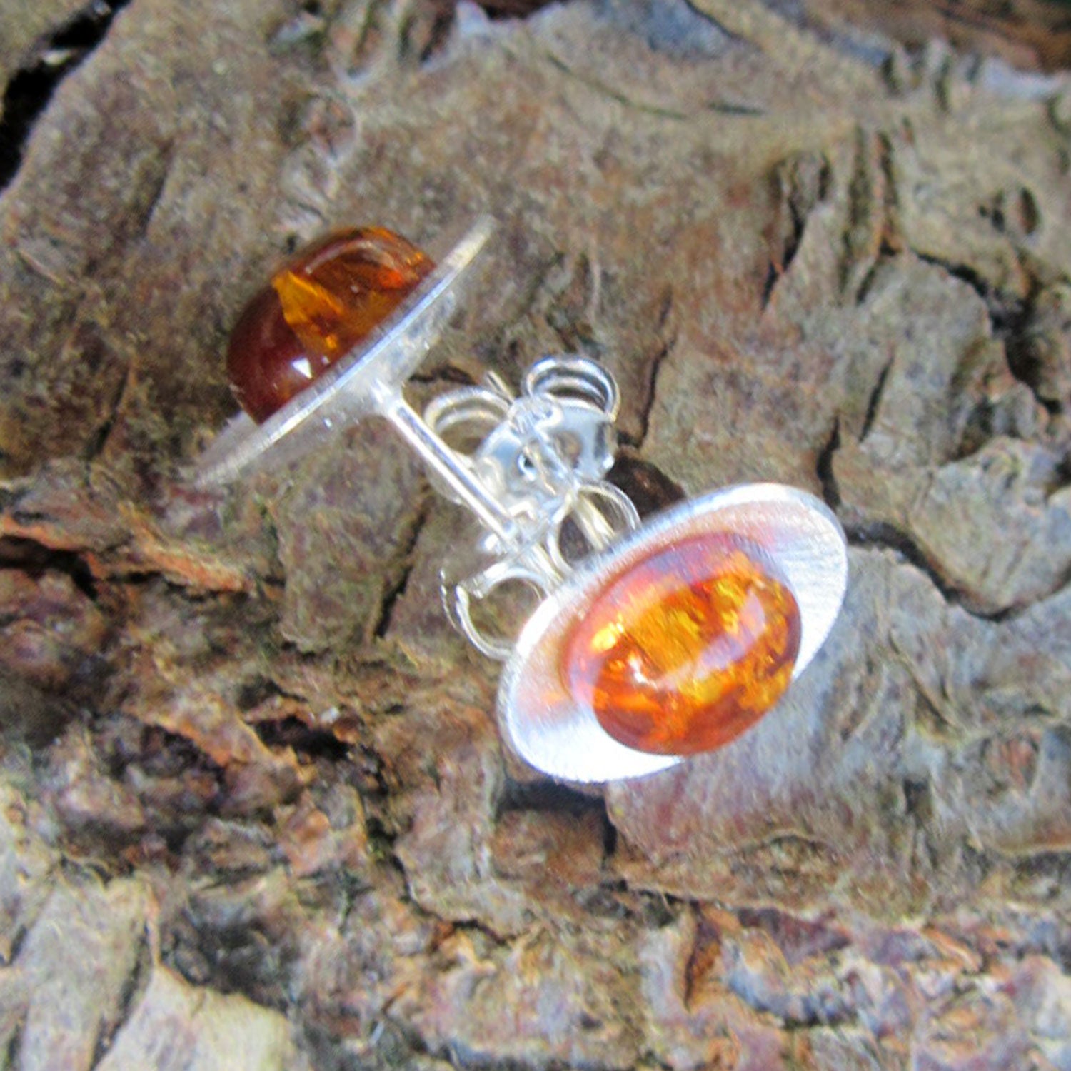 Ohrstecker aus 925er Silber mit sonnengelben Bernstein