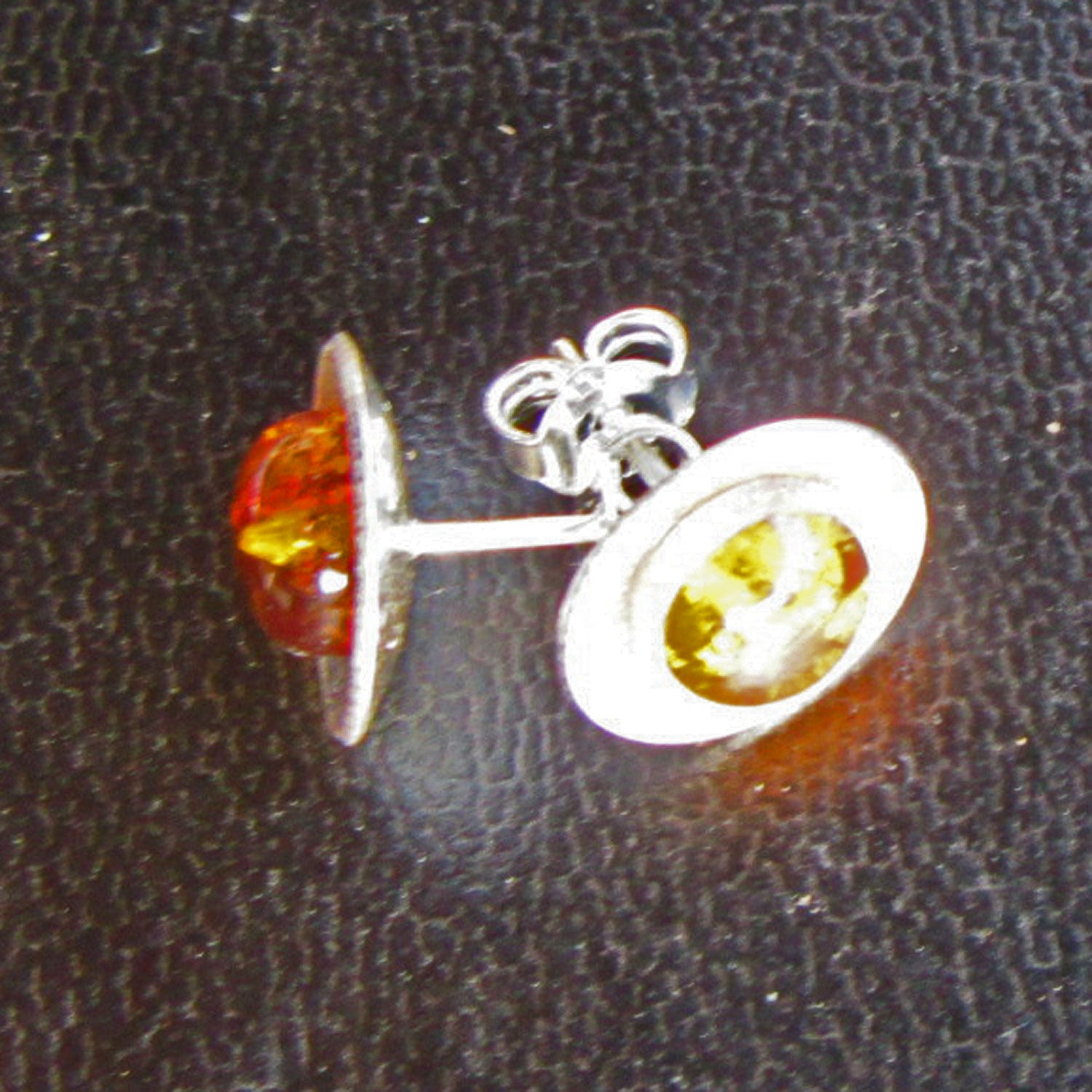 Ohrstecker aus 925er Silber mit sonnengelben Bernstein