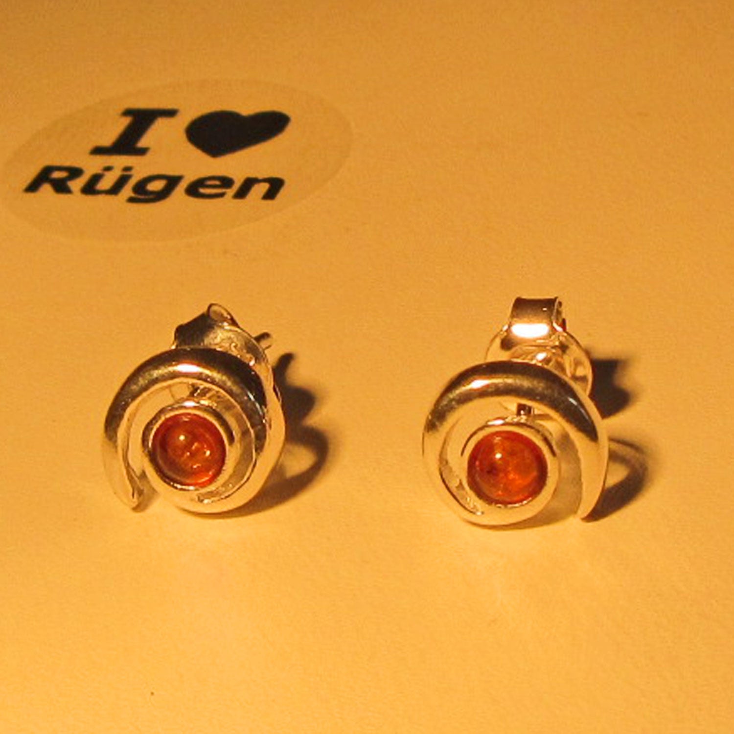 Ohrstecker aus Bernstein in Silberspirale, Unikat